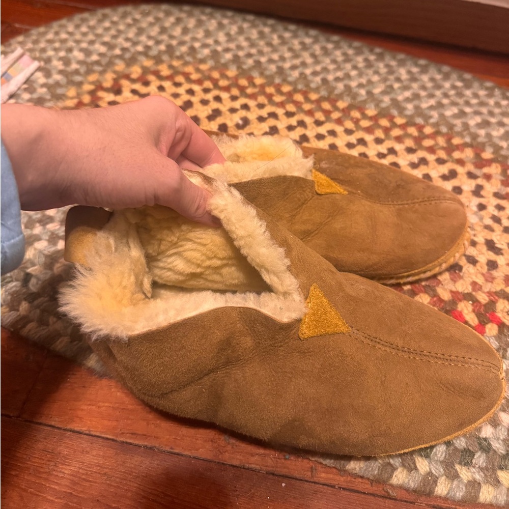 LL bean Women's Wicked Good Slippers size 9 M Genuine shearling lamb fur